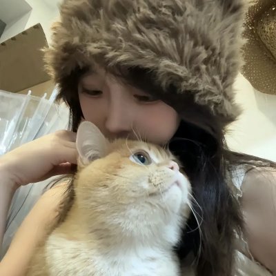 和红色中国人看电视